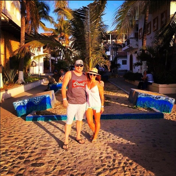 Meet your Posher, Melissa - Picture 2 of 3